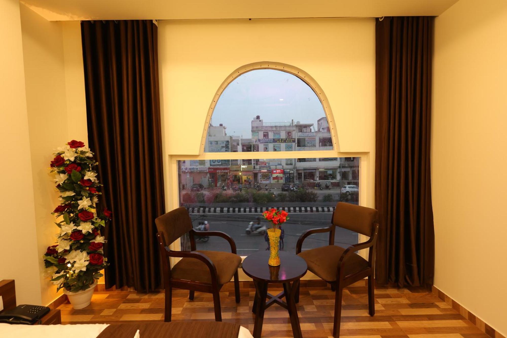 Hotel Lalita Palace Jaipur Buitenkant foto